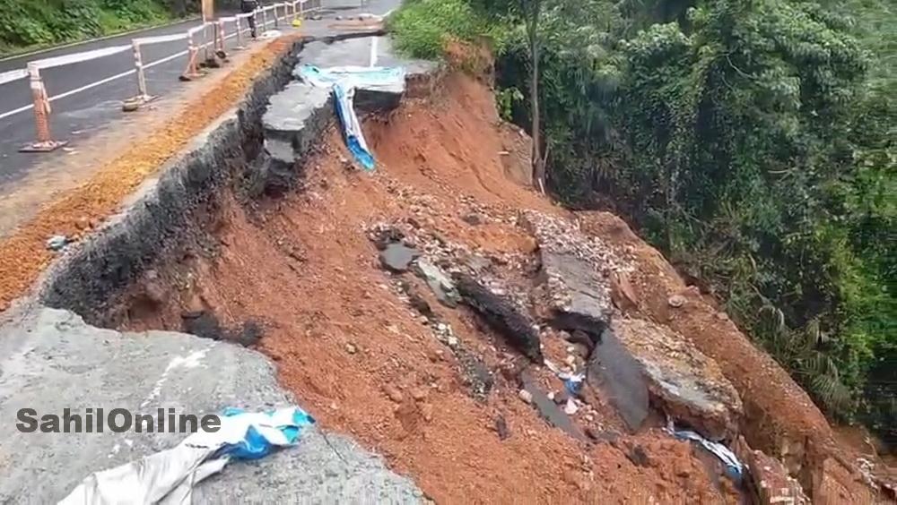 Landslide disrupts Karnataka–Goa link at Anmod Ghat; heavy vehicles banned for 60 Days