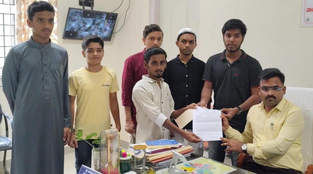 Stray dog menace in Bhatkal: SIO submits memorandum to Tahsildar, demands urgent action