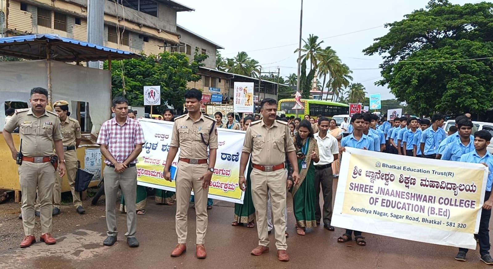 Bhatkal: Students join police in anti-drug rally on international awareness day