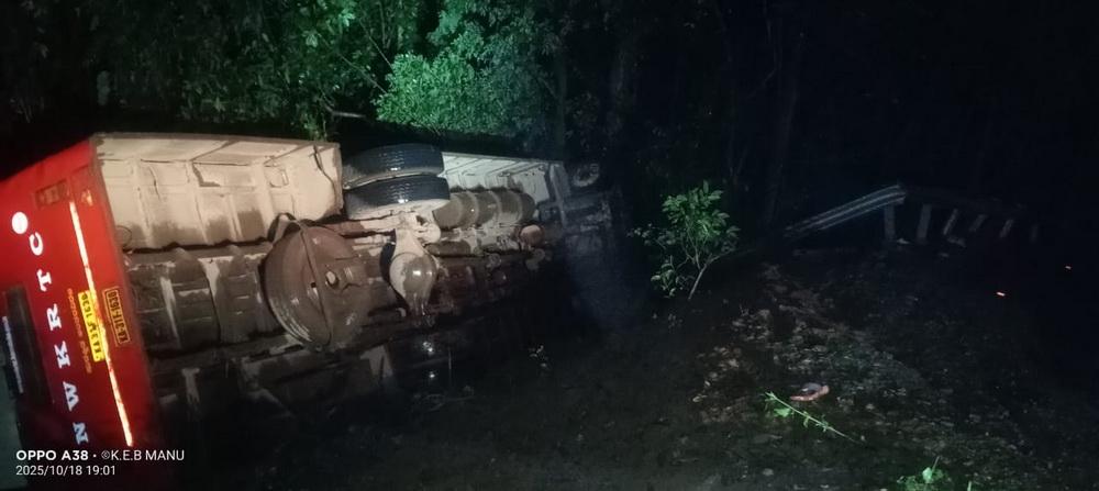 Bus overturns at Waddi Ghat near Ankola; 49 passengers injured