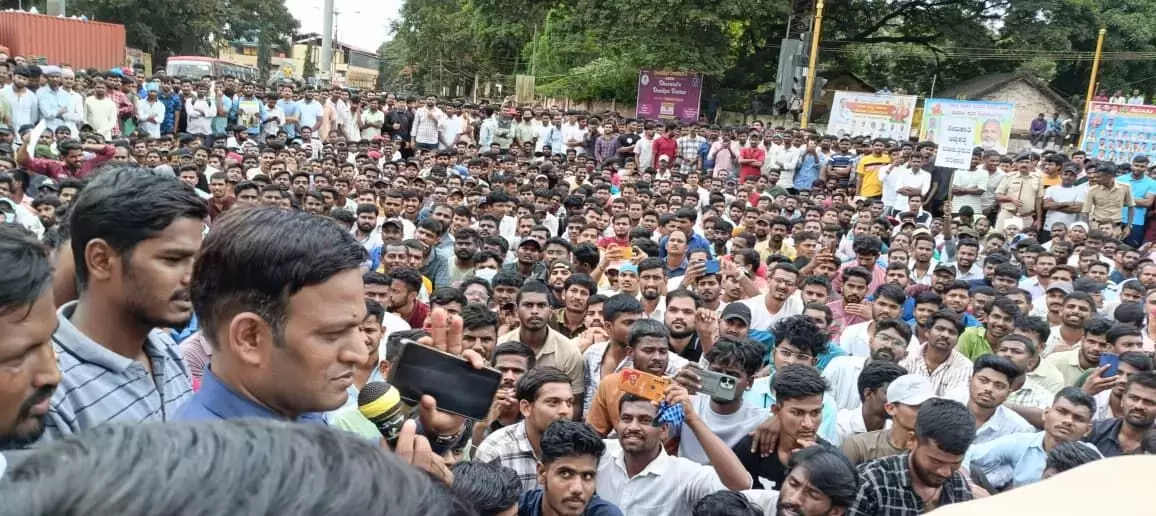 Massive protest in Dharwad over employment demands