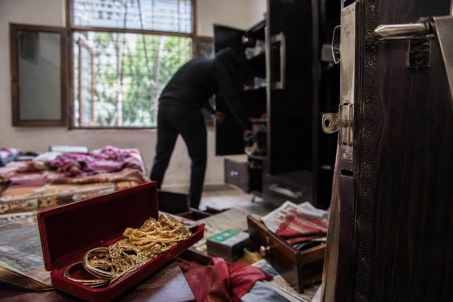 Burglars decamp with gold worth ₹5.5 lakh from house in Bhatkal
