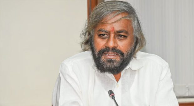 Minister Khandre acts on tiger deaths in Karnataka: recommends DCF suspension, suspends two officials