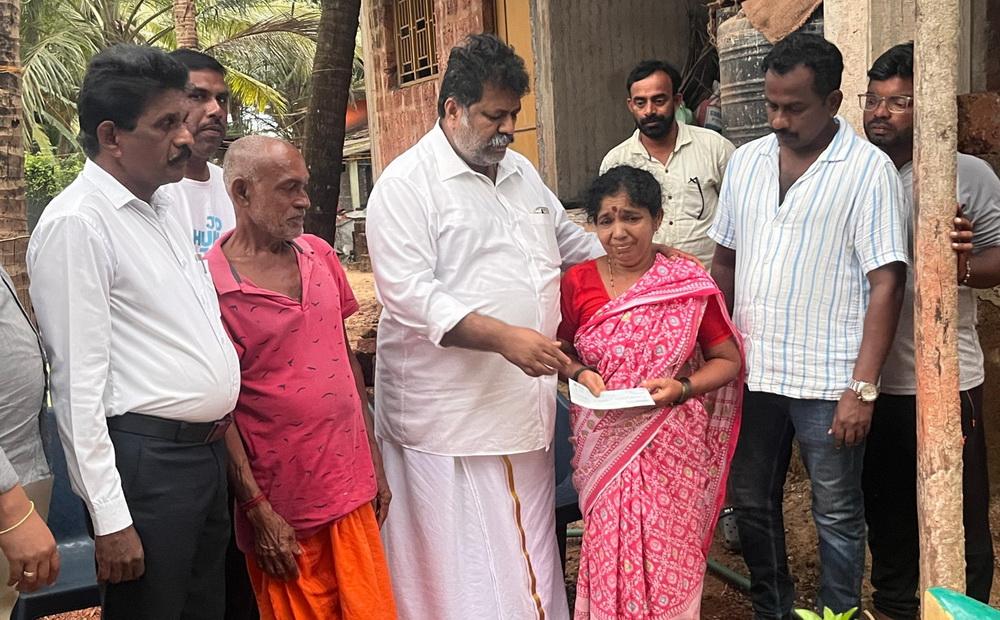 Mankal Vaidya hands over ₹10 lakh relief to kin of fishermen lost in Bhatkal boat tragedy