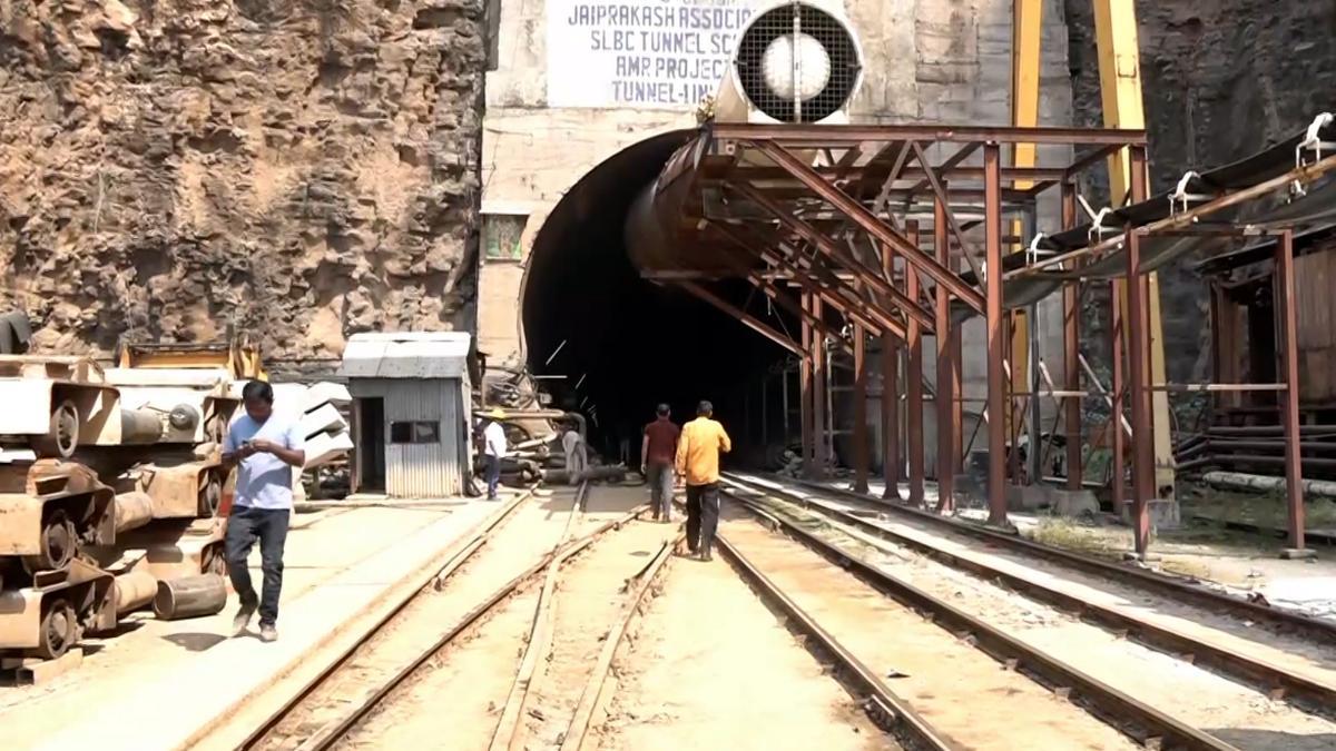 Telangana tunnel collapse: Efforts to remove silt at locations of trapped persons intensified