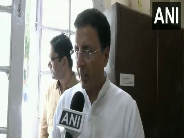 “Those who want to fight for democracy…”: Surjewala urges like-minded political parties to join K’taka oath-taking ceremony